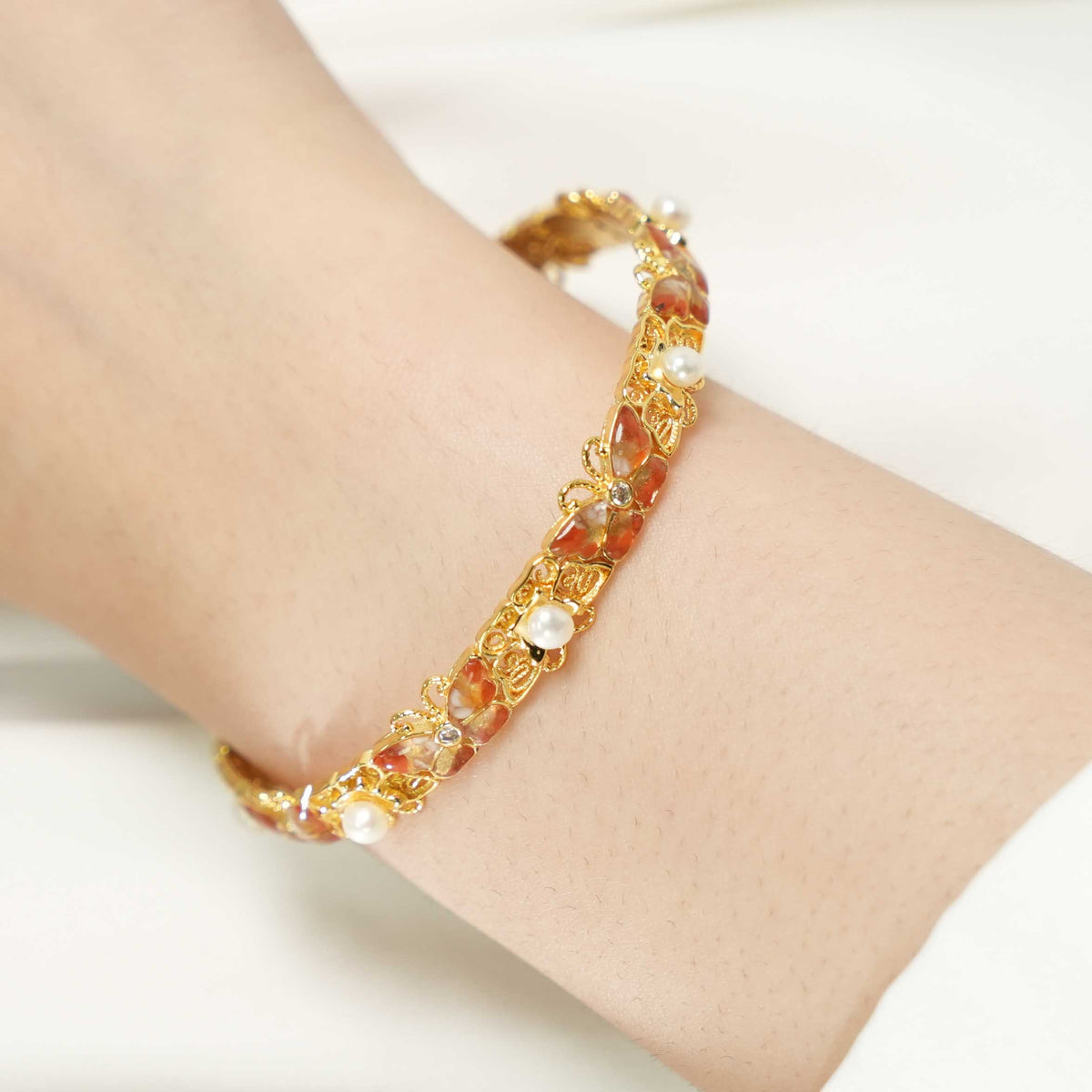 Heavy-duty Pearl Bracelet – Openwork Peach Blossom Design