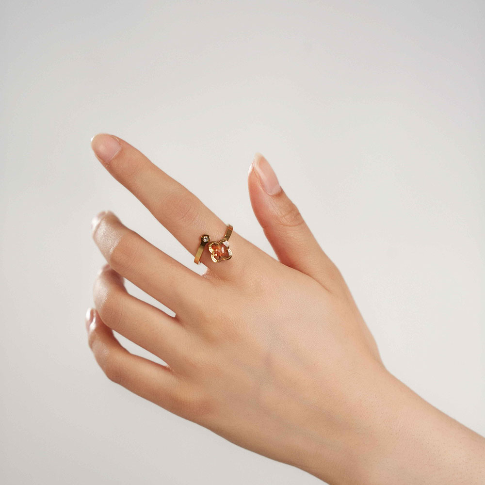 Four-Leaf Clover Ring with Crystals – Red & Prosperous Series