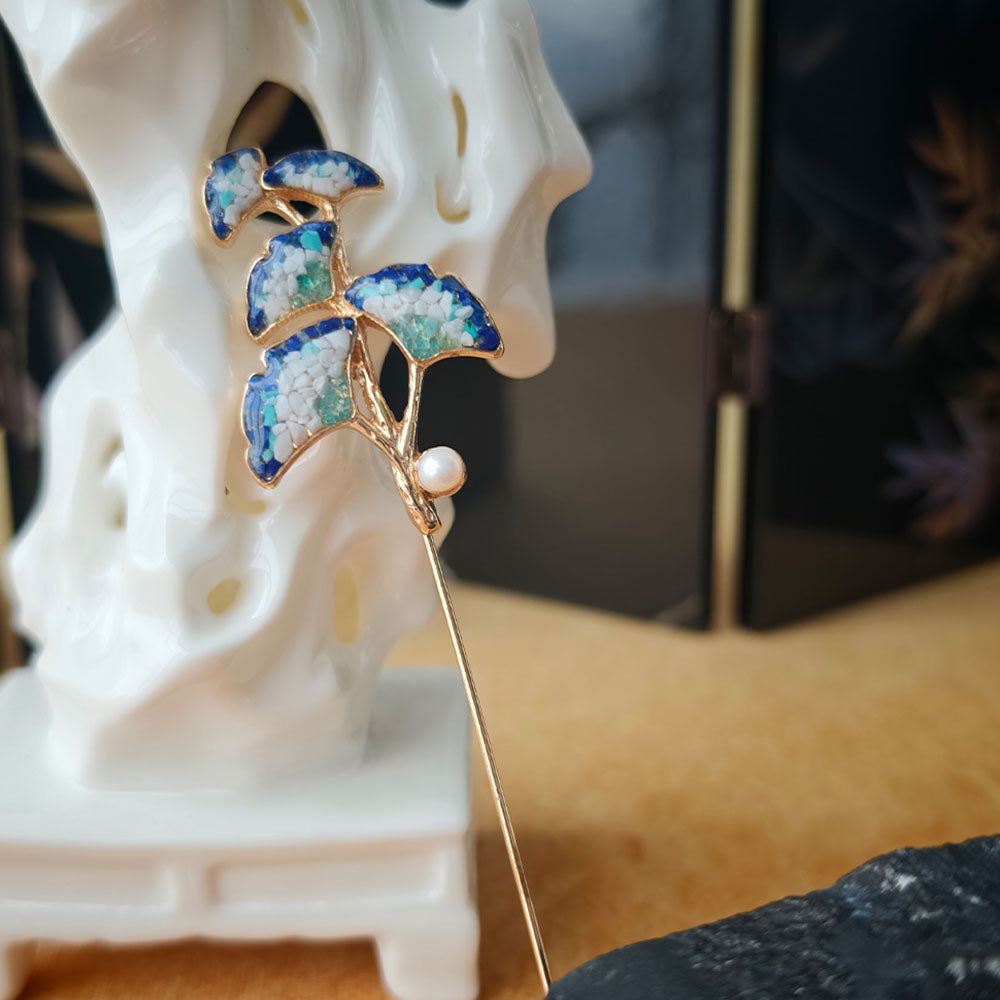 Blue-and-white Ginkgo Leaf Brooch