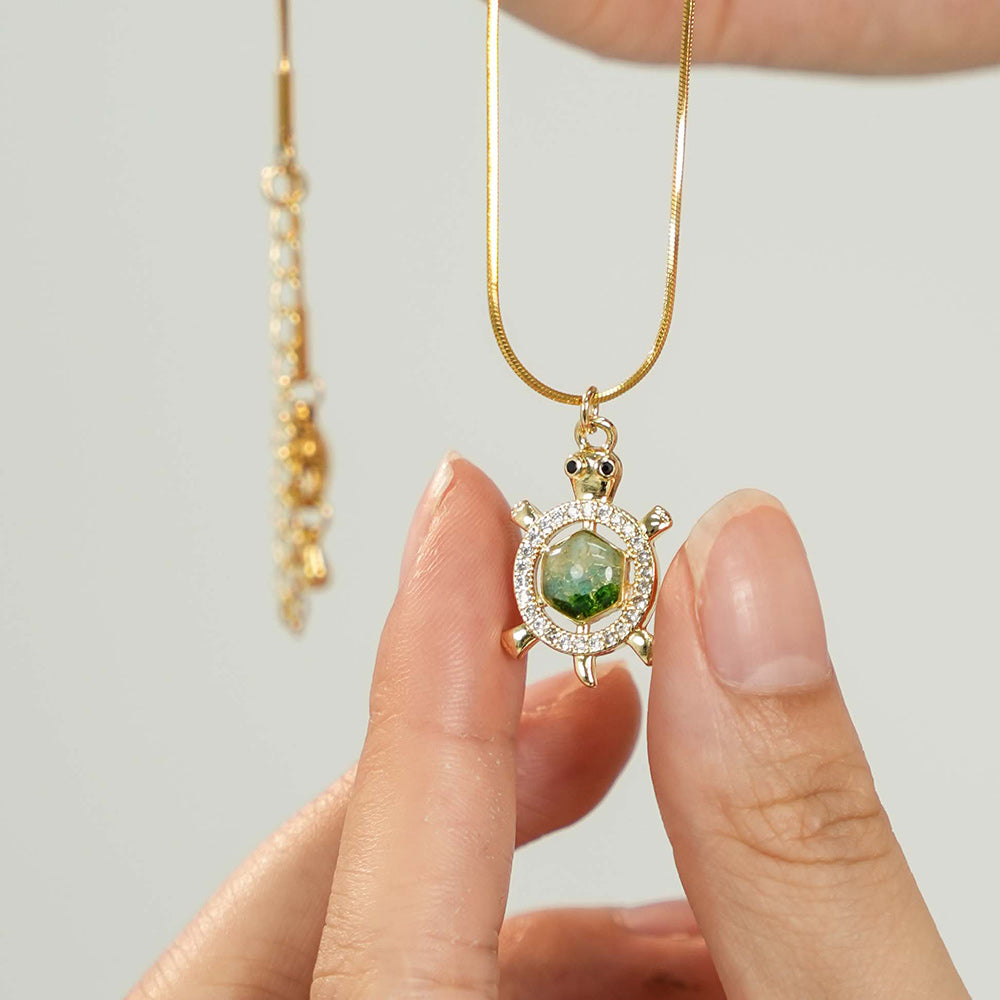 Openwork Tortoise Necklace – Emerald Green