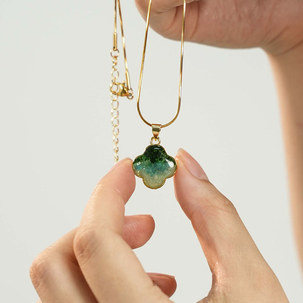 Single-Sided Clover Necklace – Verdant Gradient