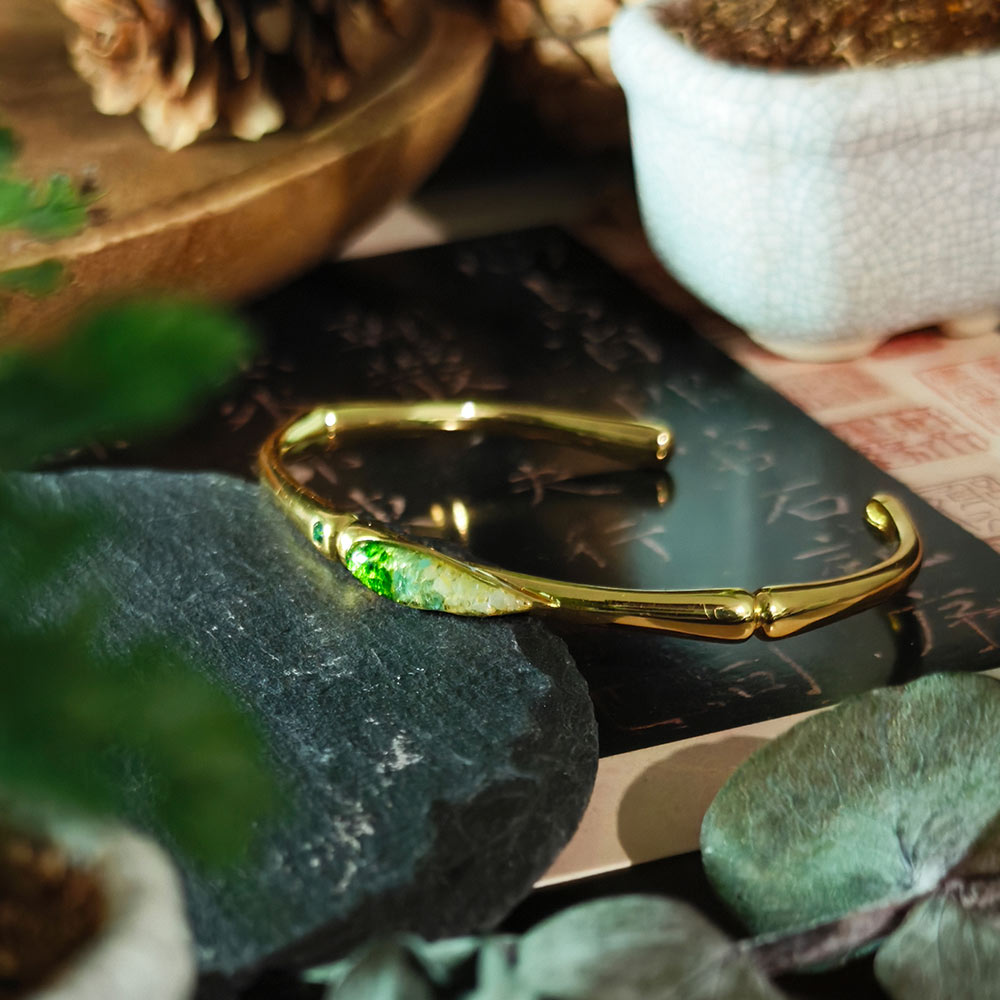Emerald Gradient Bamboo Leaf Design Bracelet