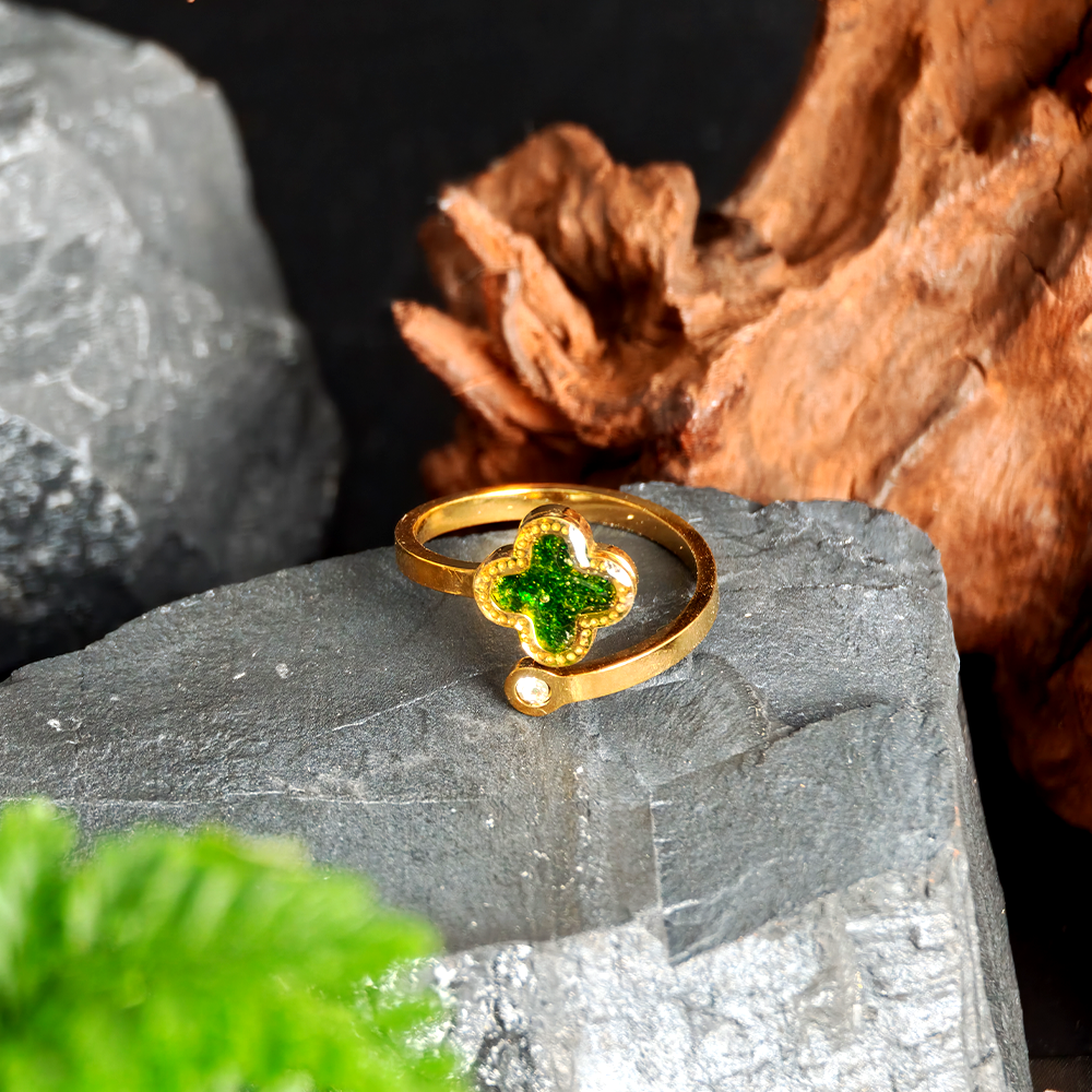 Ring – Emerald Four-Leaf Clover with Diamonds