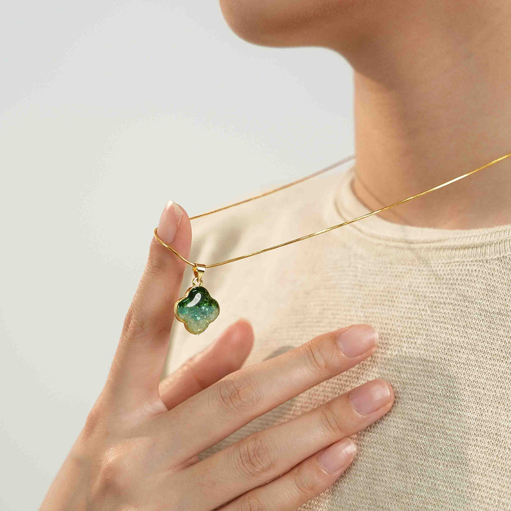 Single-Sided Clover Necklace – Verdant Gradient