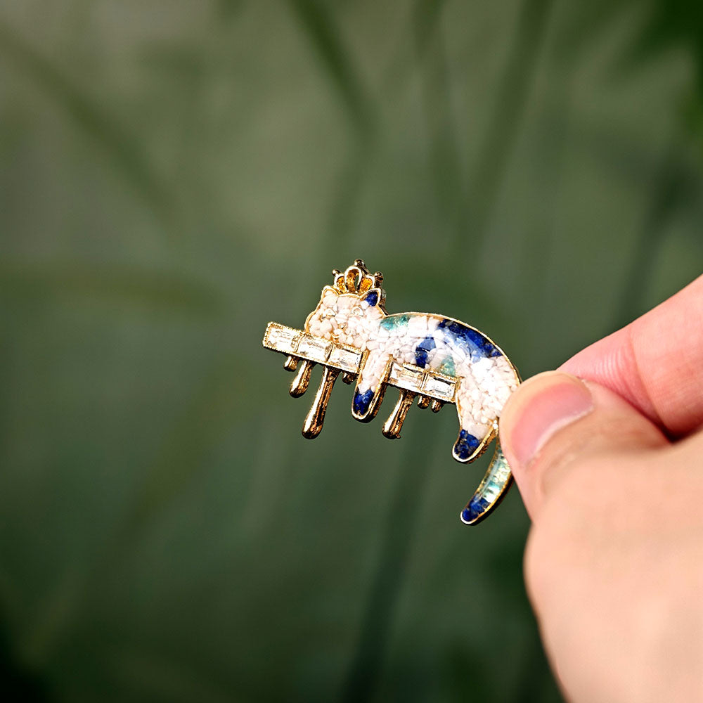 Blue-and-White Cat Brooch