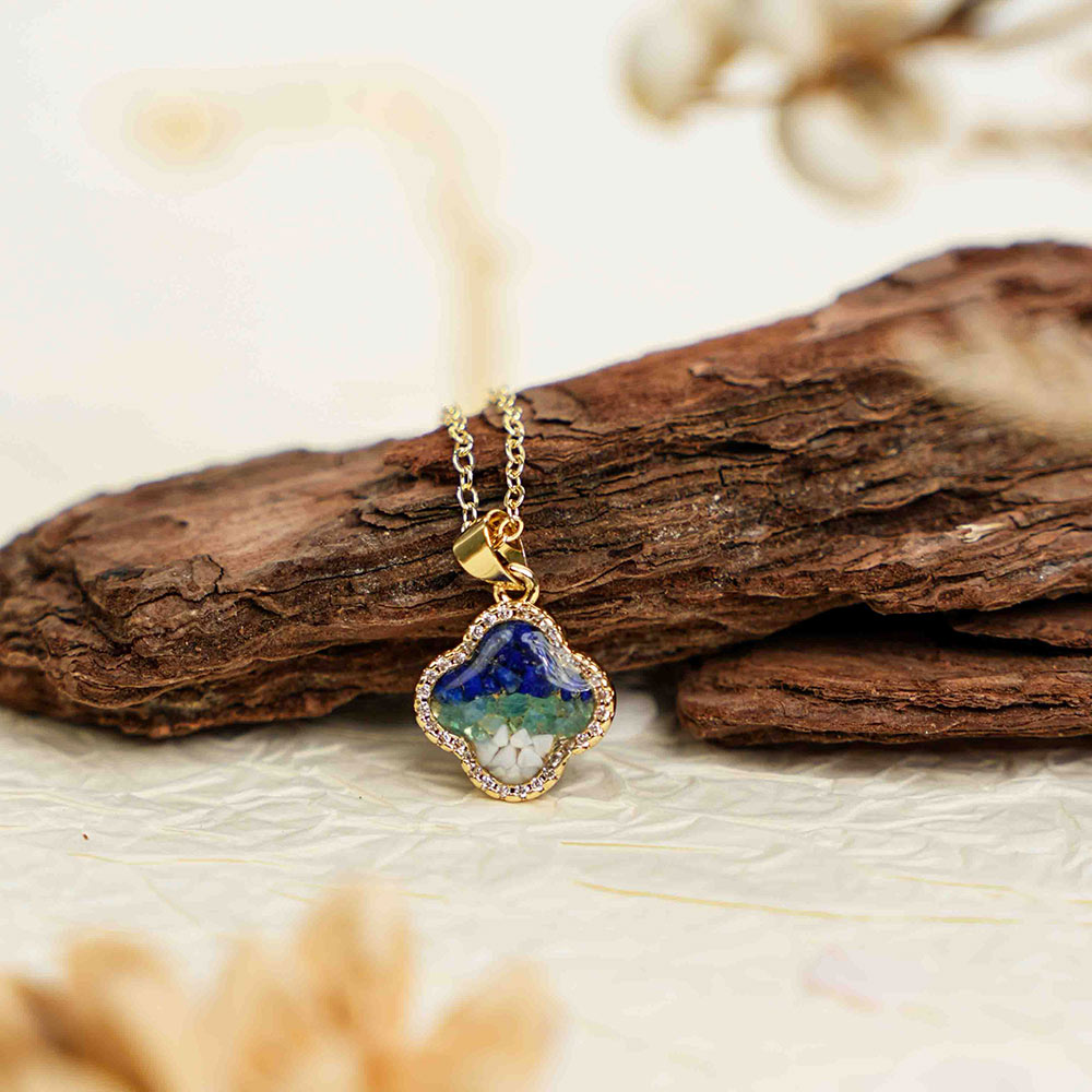 Clover Necklace – Blue & White