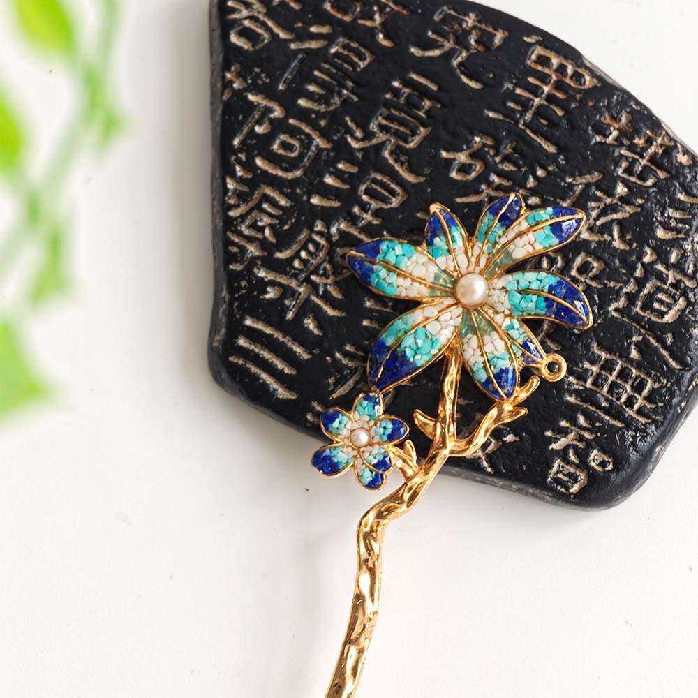 Blue-and-white Chrysanthemum Hairpin with Pearl