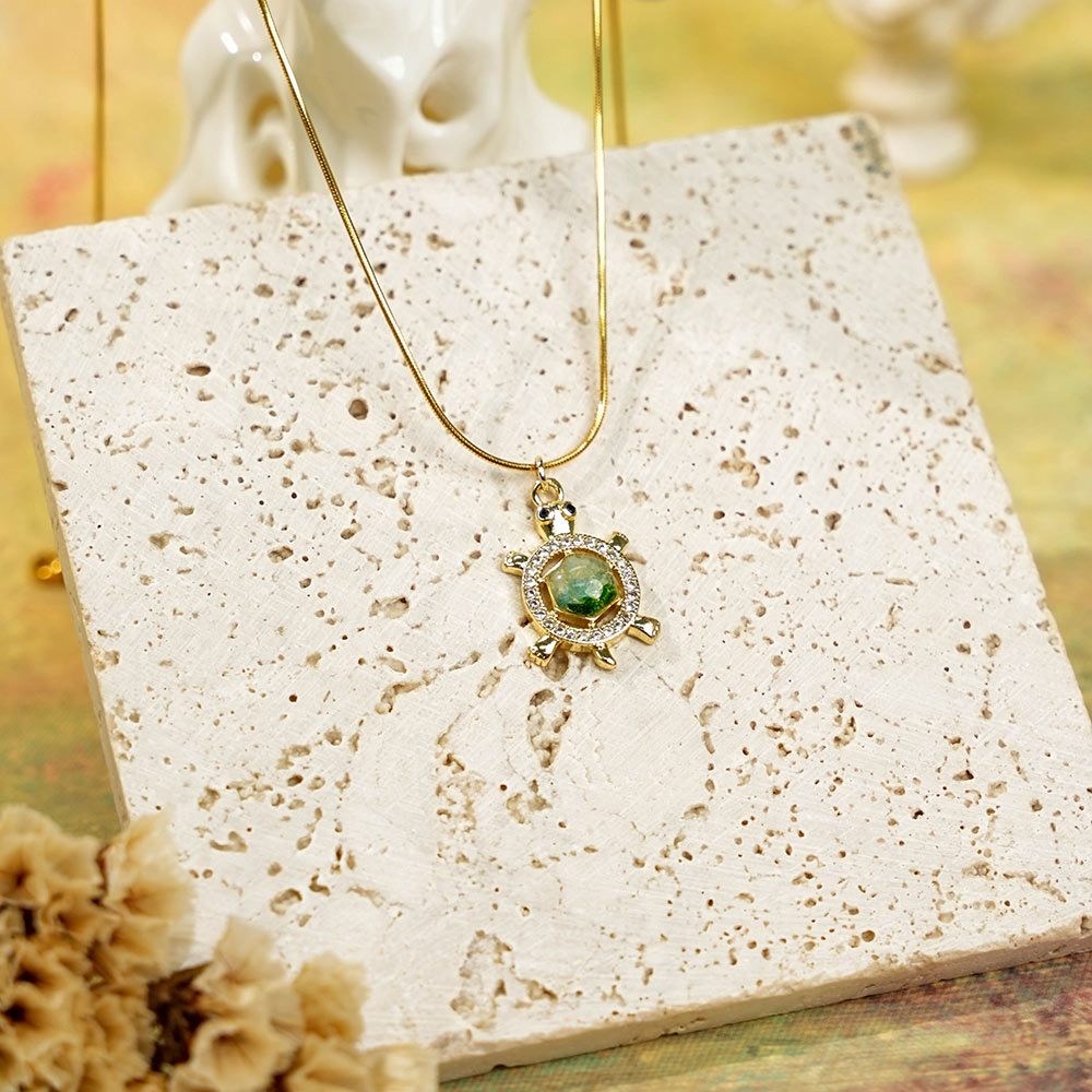 Openwork Tortoise Necklace – Emerald Green