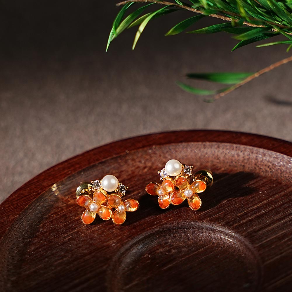 Studs – Pearl & Four-Leaf, Vibrant Red