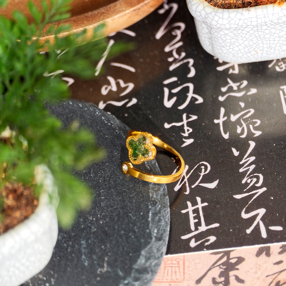 Ring – Emerald Four-Leaf Clover with Diamonds