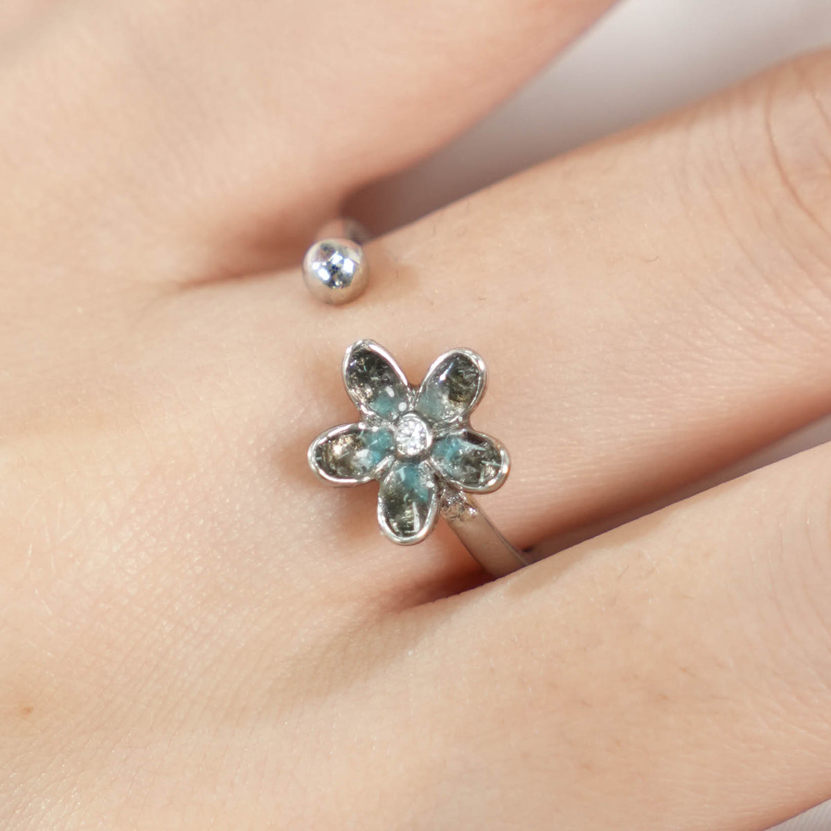 Silver Ring – Obsidian Daisy