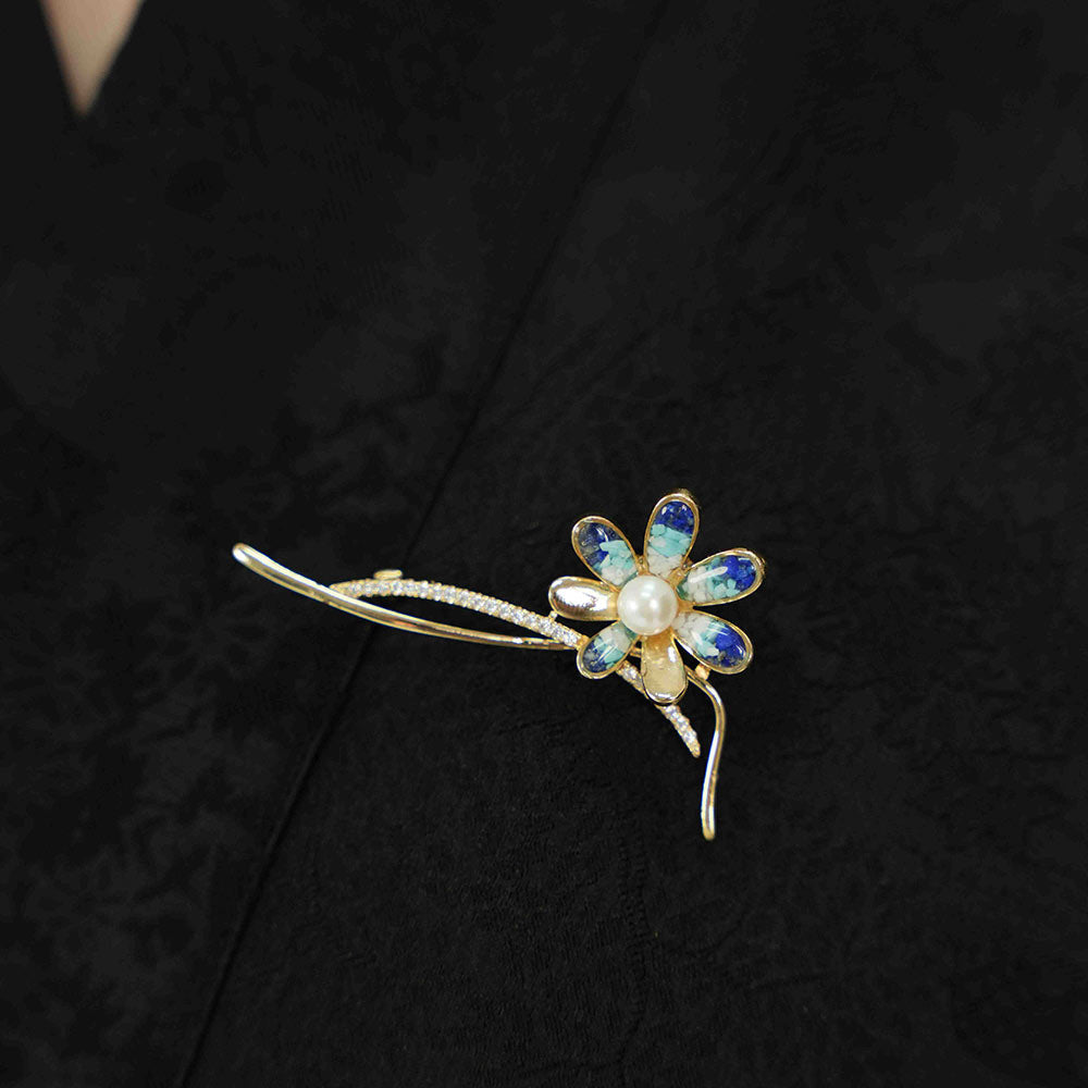 Clover Daisy Brooch – Blue & White