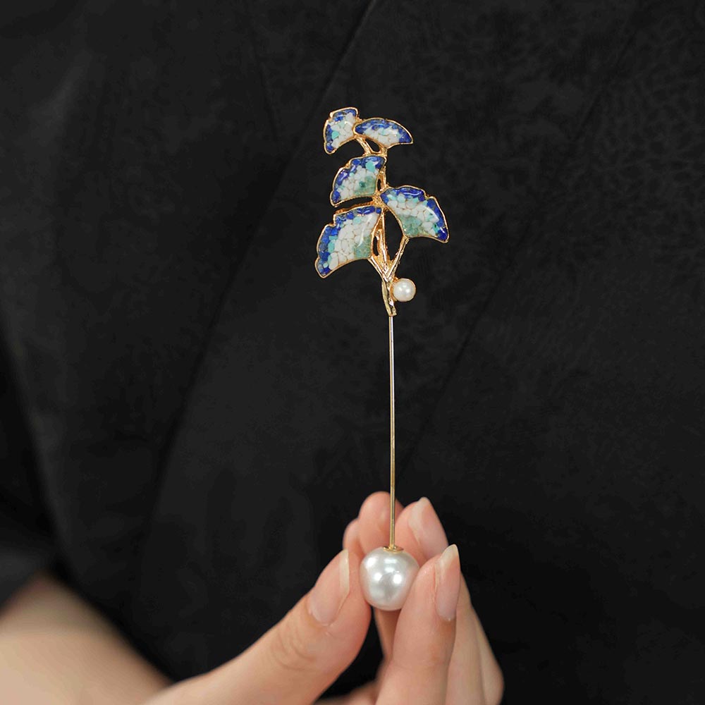 Blue-and-white Ginkgo Leaf Brooch