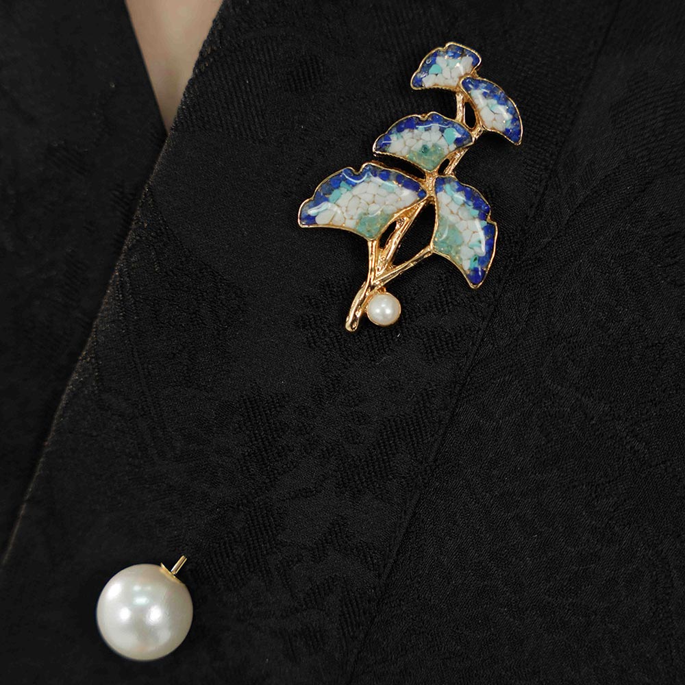 Blue-and-white Ginkgo Leaf Brooch