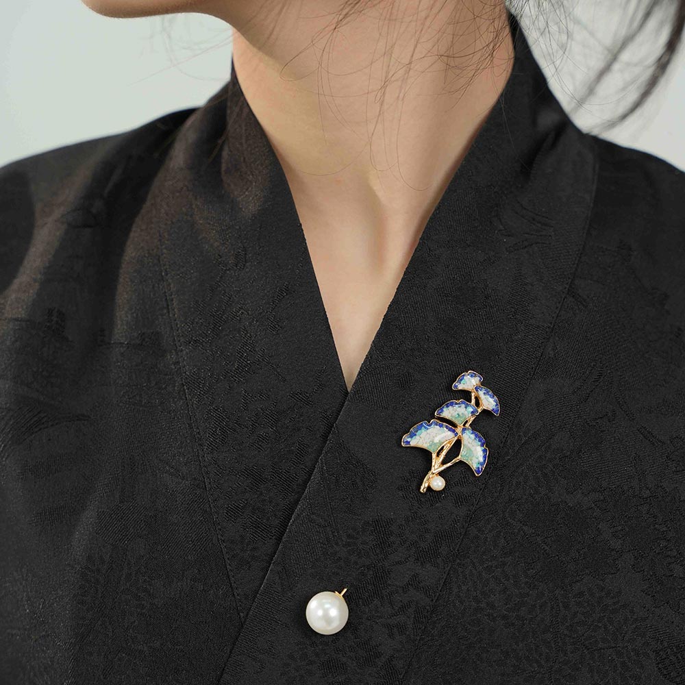 Blue-and-white Ginkgo Leaf Brooch
