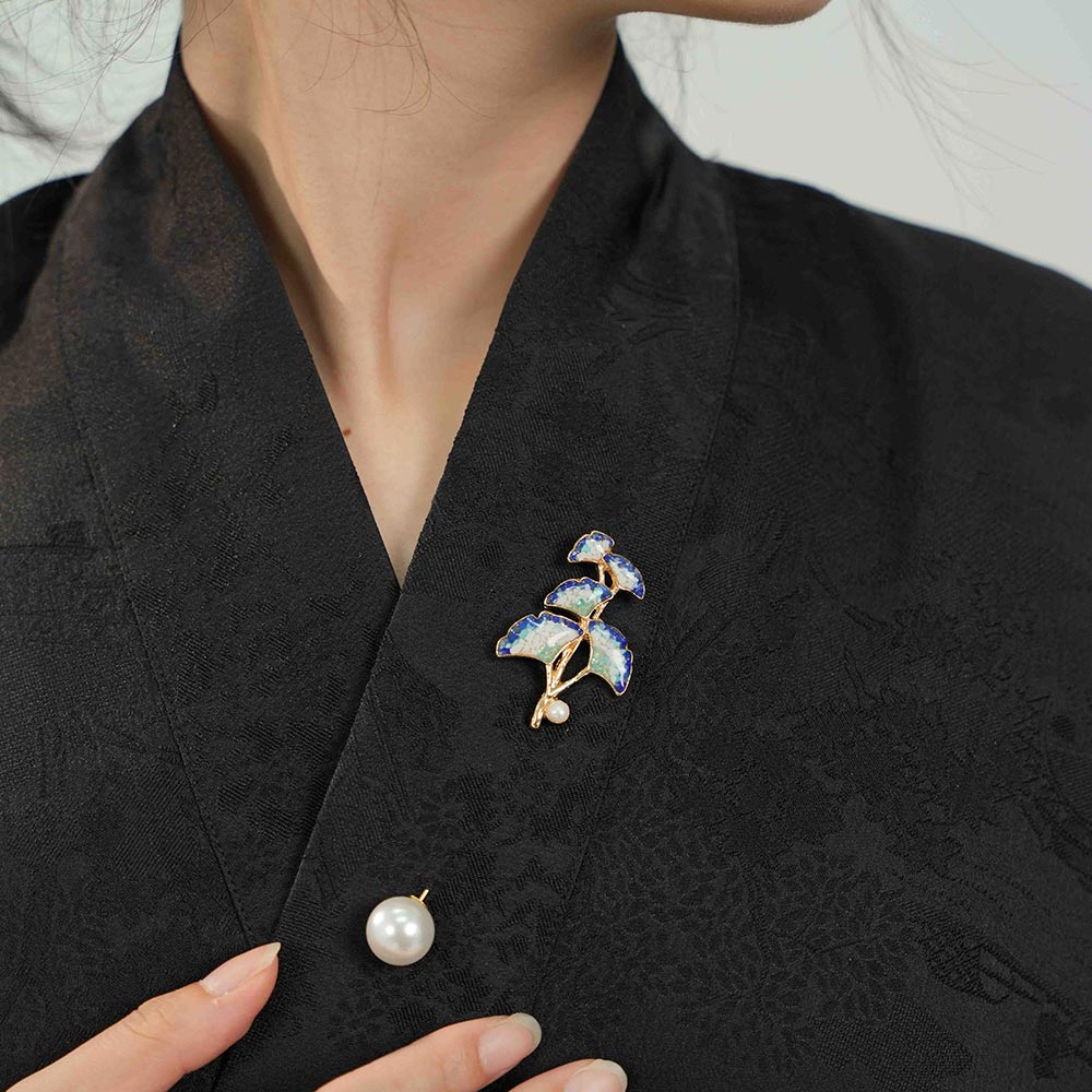 Blue-and-white Ginkgo Leaf Brooch