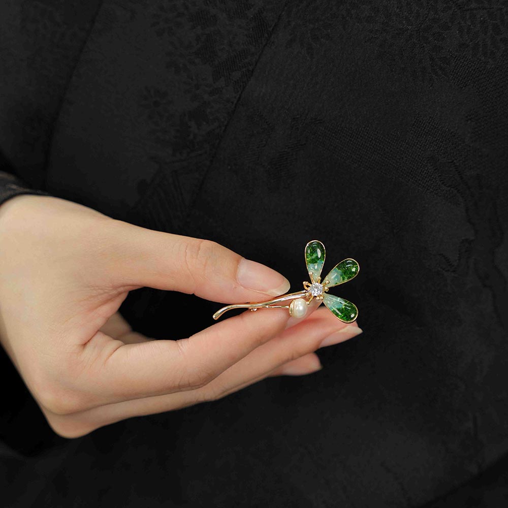 Clover Brooch – Emerald Green