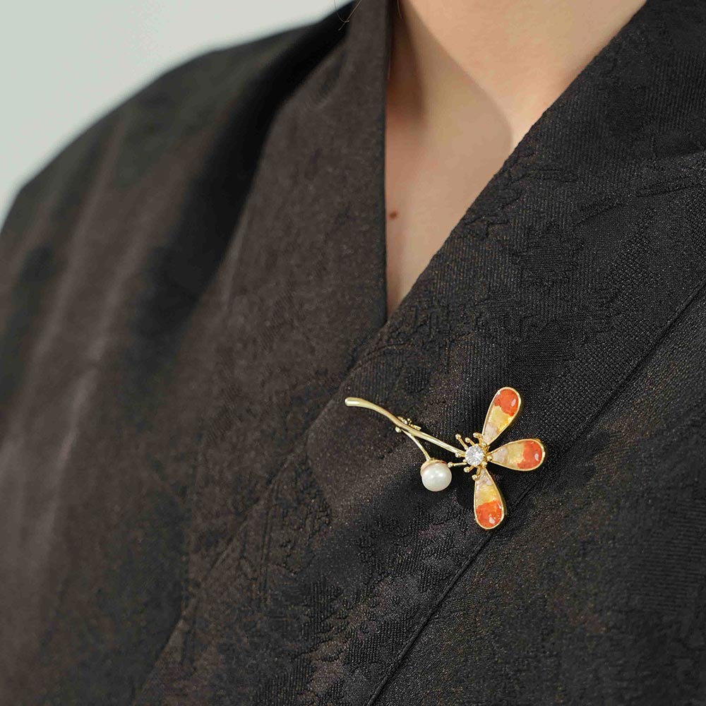 Clover Brooch – Prosperous Red