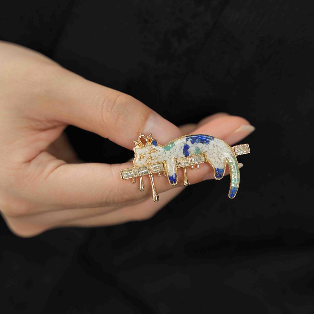 Blue-and-White Cat Brooch