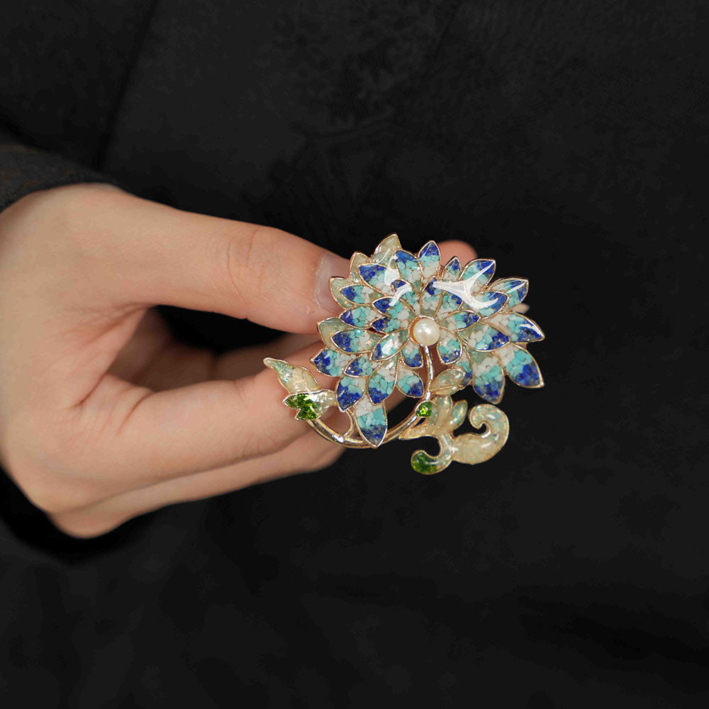 Brooch – Chrysanthemum, Blue & White
