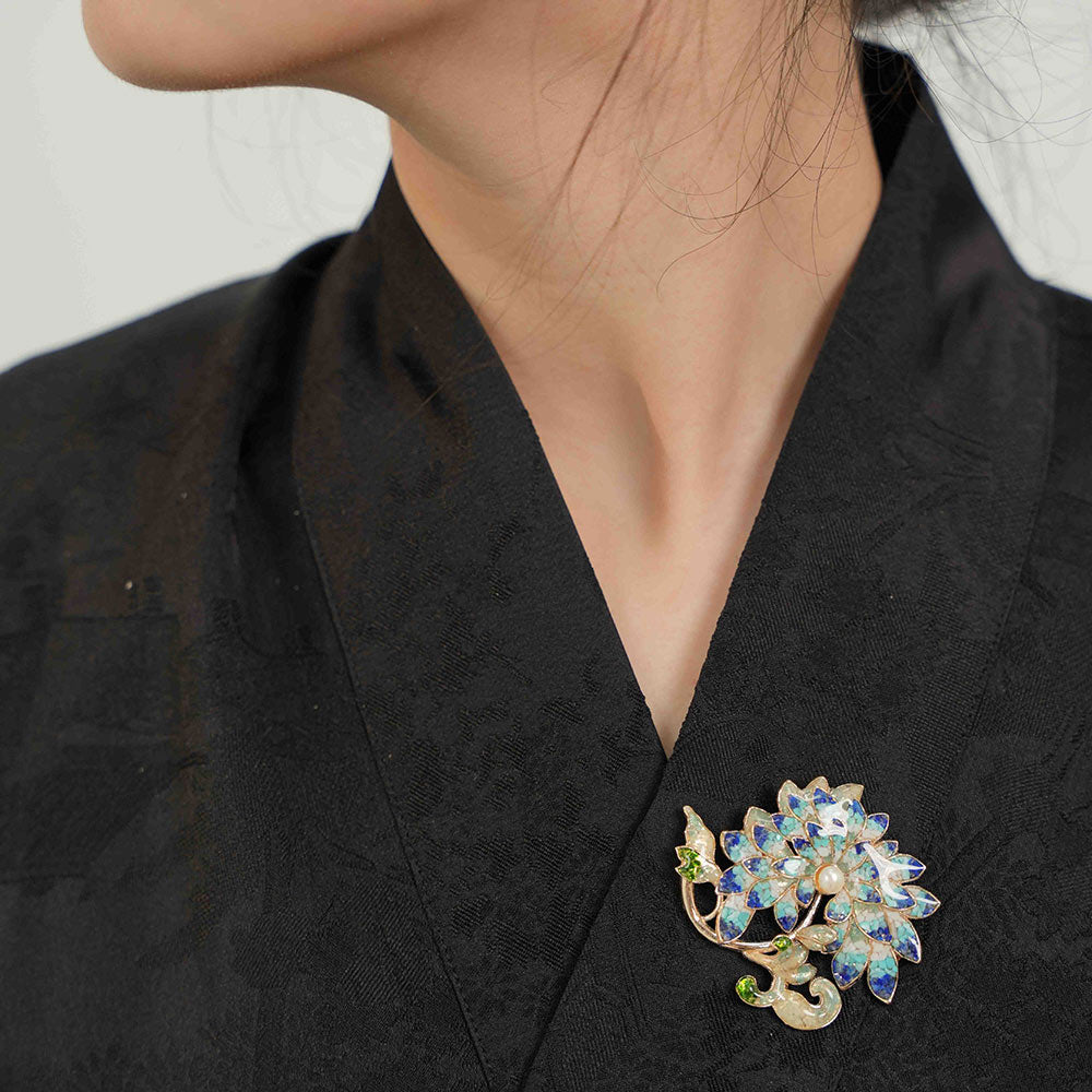 Brooch – Chrysanthemum, Blue & White