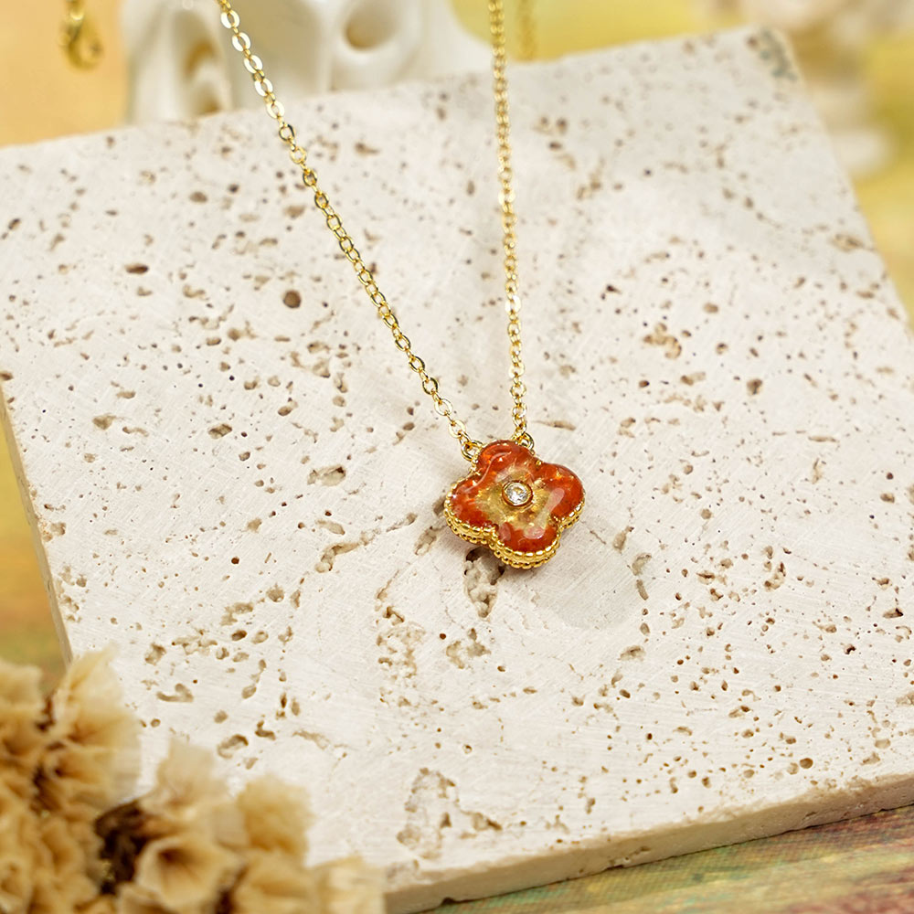 Four-Leaf Clover Necklace – Prosperous Red Double-Sided
