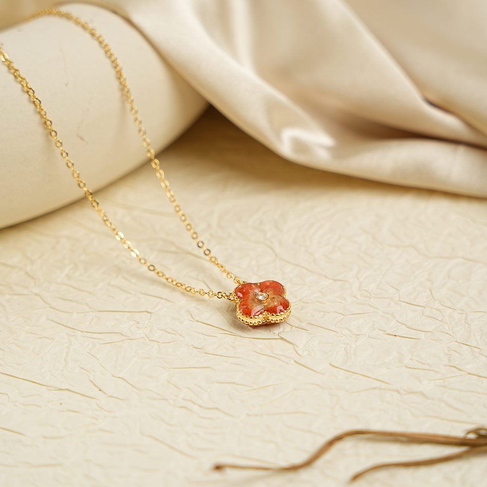 Four-Leaf Clover Necklace – Prosperous Red Double-Sided