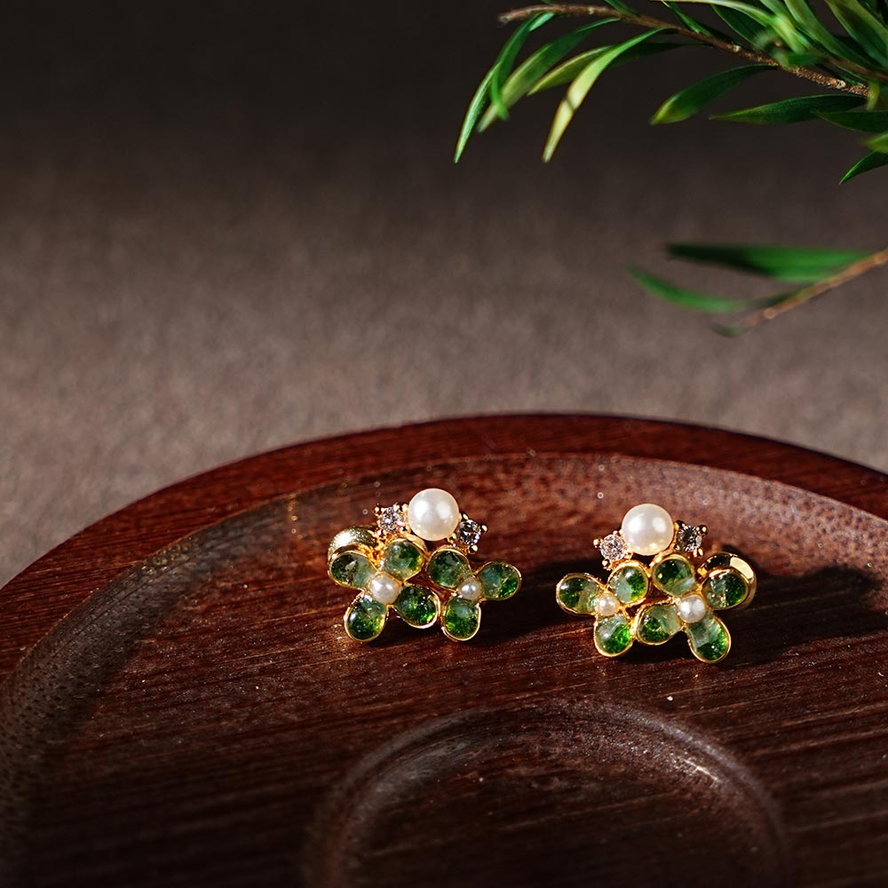 Studs – Pearl & Four-Leaf, Emerald Green