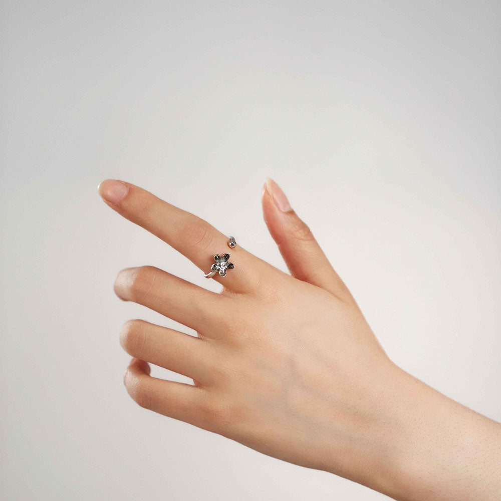 Silver Ring – Obsidian Daisy