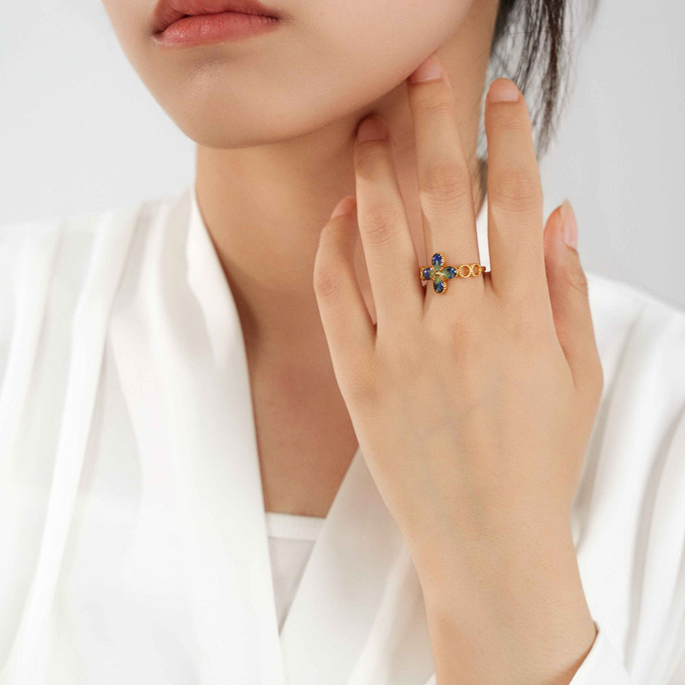 Four-Leaf Clover B-Shaped Ring in Sapphire Blue Gradient