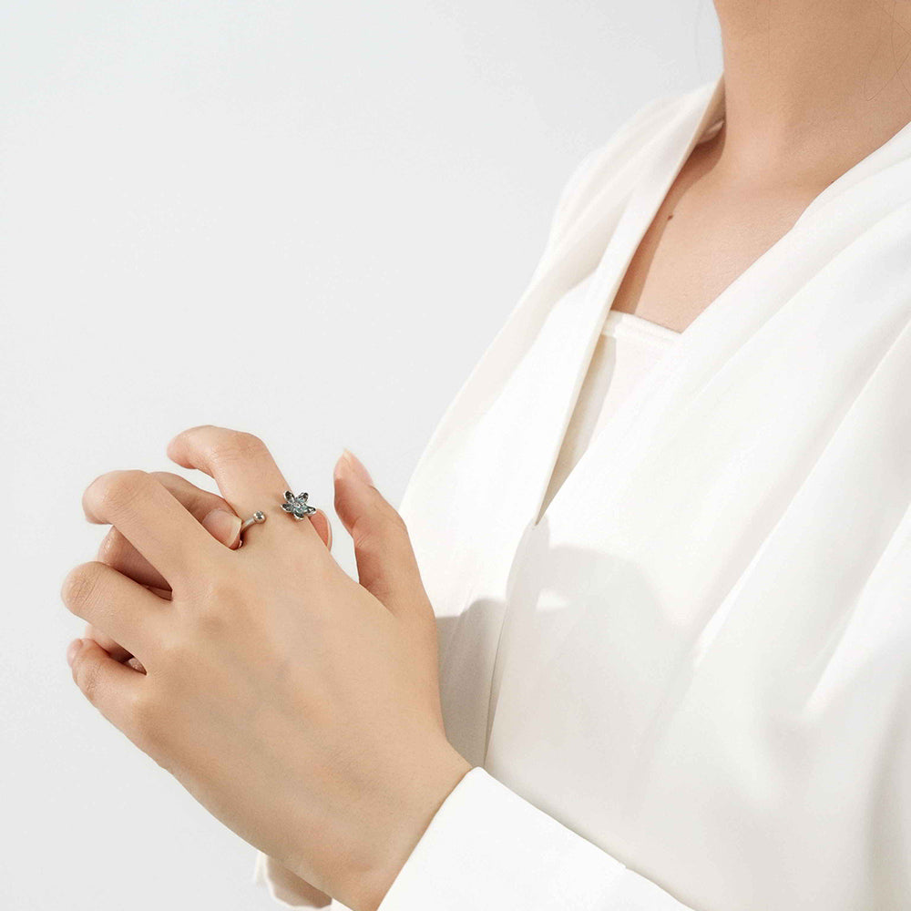 Silver Ring – Obsidian Daisy