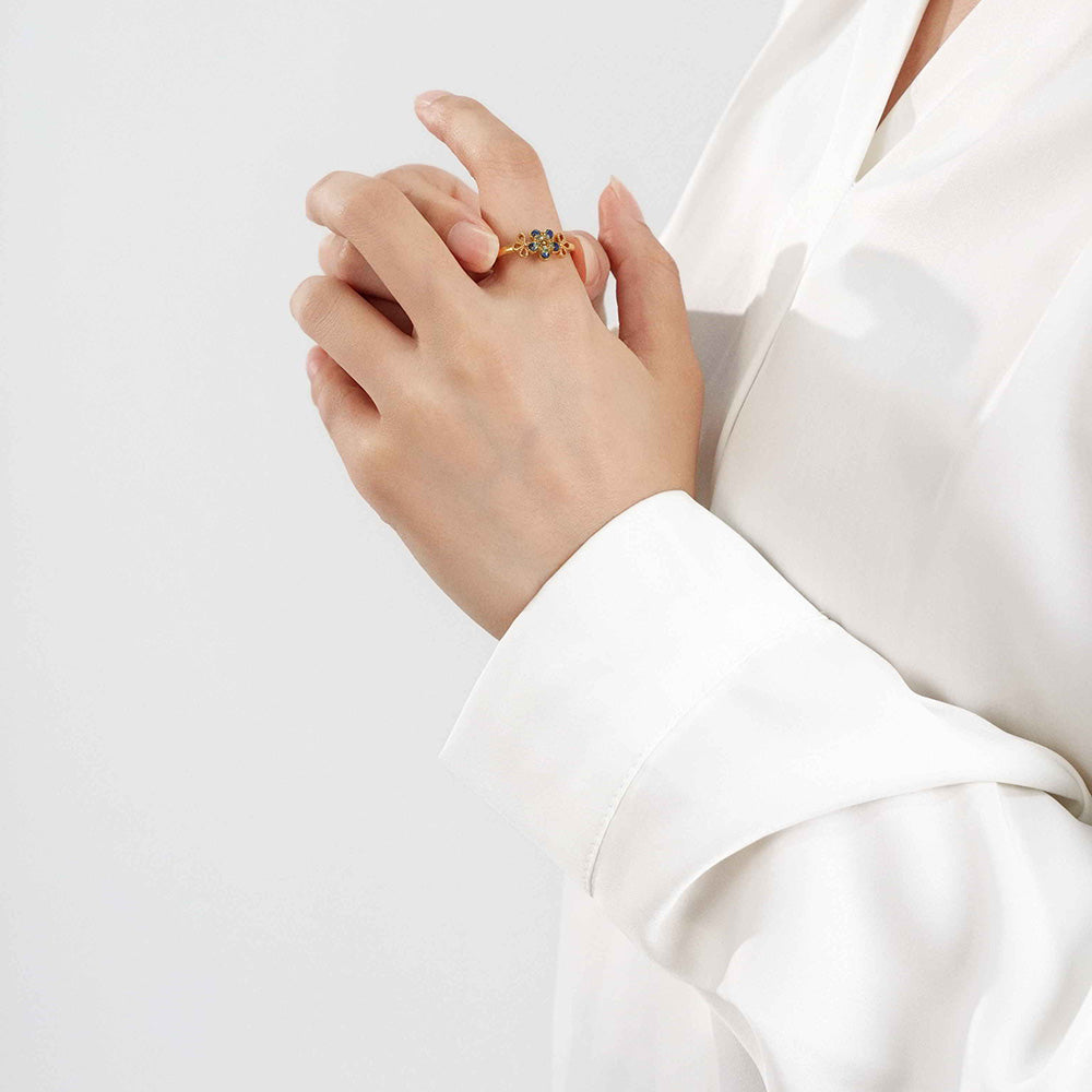 Royal Blue Five-Petal Flower Ring
