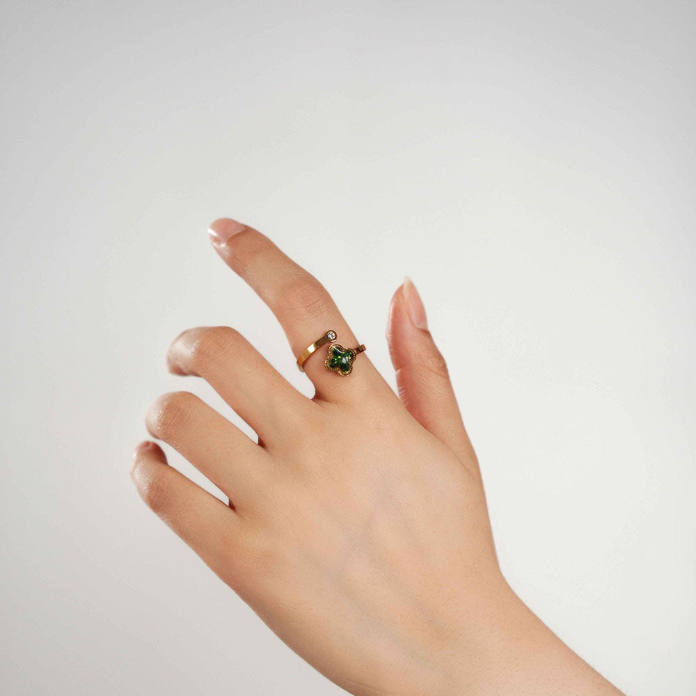 Ring – Emerald Four-Leaf Clover with Diamonds