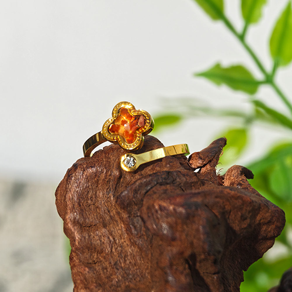 Four-Leaf Clover Ring with Crystals – Red & Prosperous Series