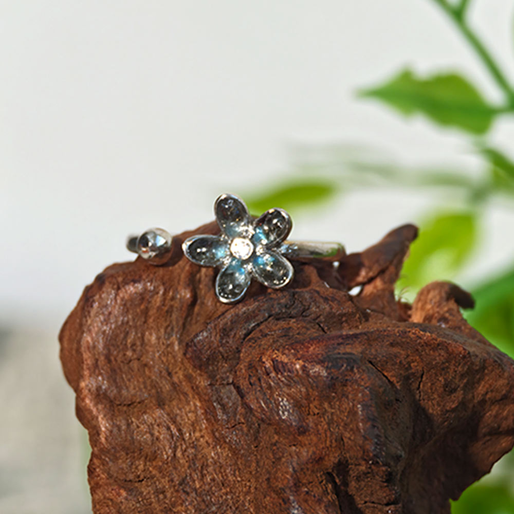 Silver Ring – Obsidian Daisy