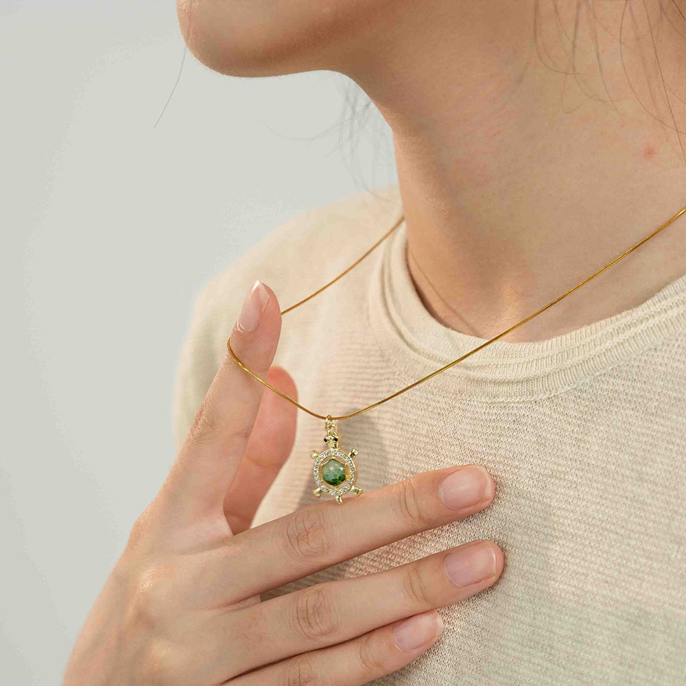 Openwork Tortoise Necklace – Emerald Green