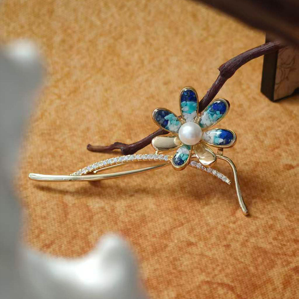 Clover Daisy Brooch – Blue & White