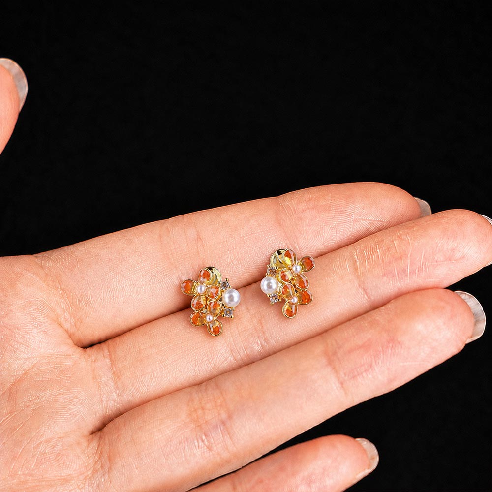 Studs – Pearl & Four-Leaf, Vibrant Red
