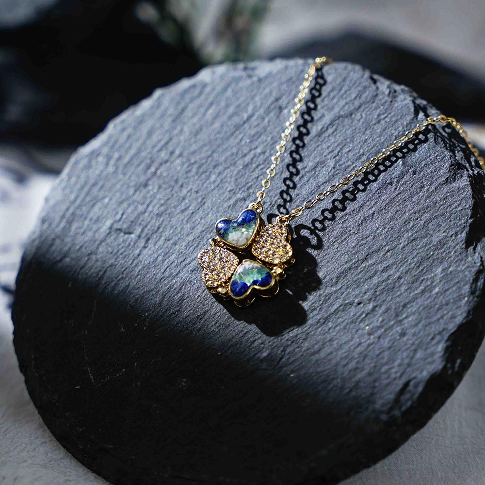 Movable Magnetic Clover Necklace – Blue & White