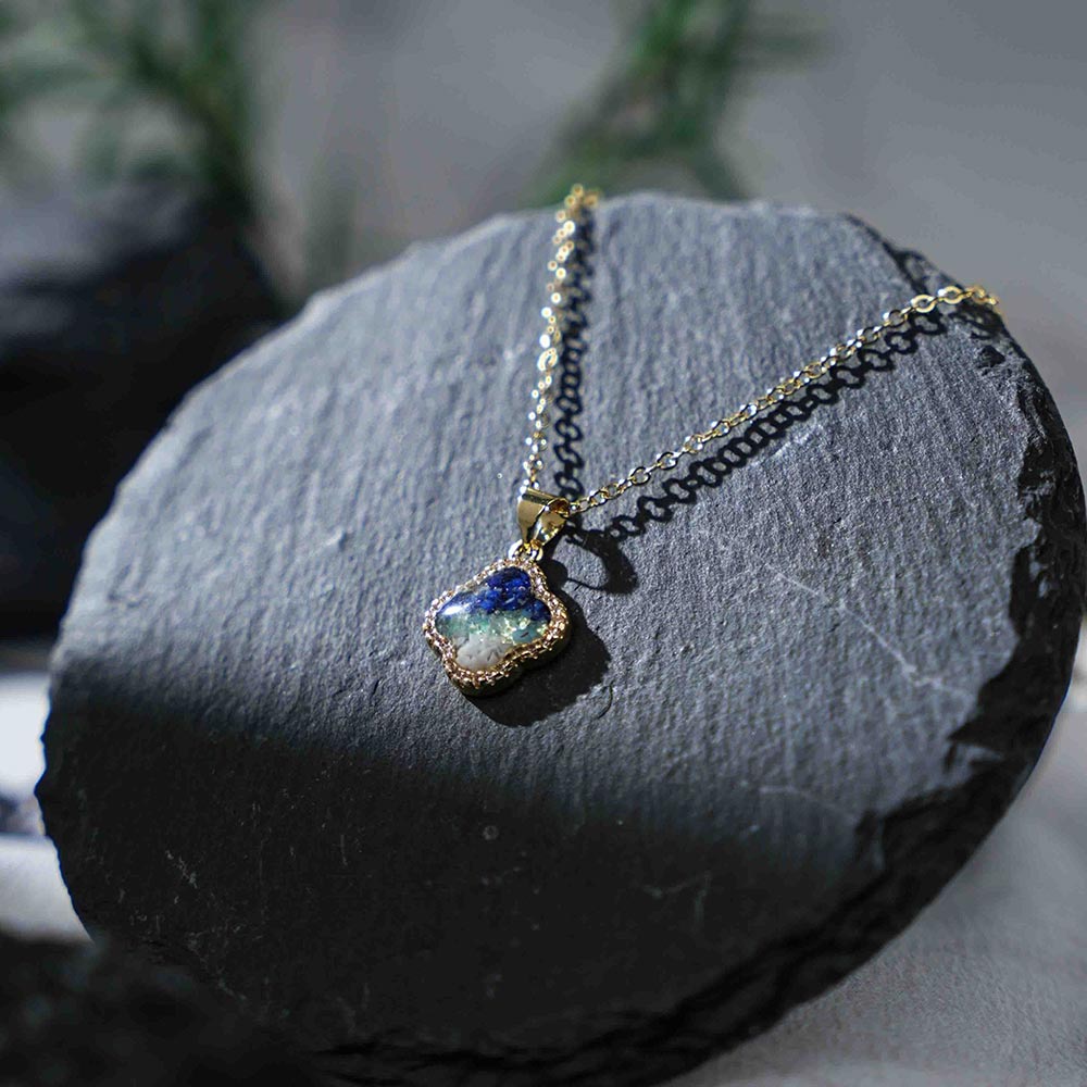 Clover Necklace – Blue & White