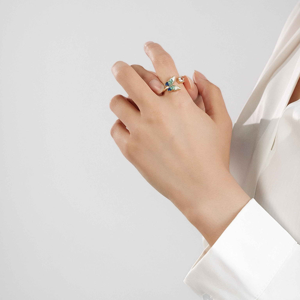 Blue-and-White Gradient Butterfly Ring