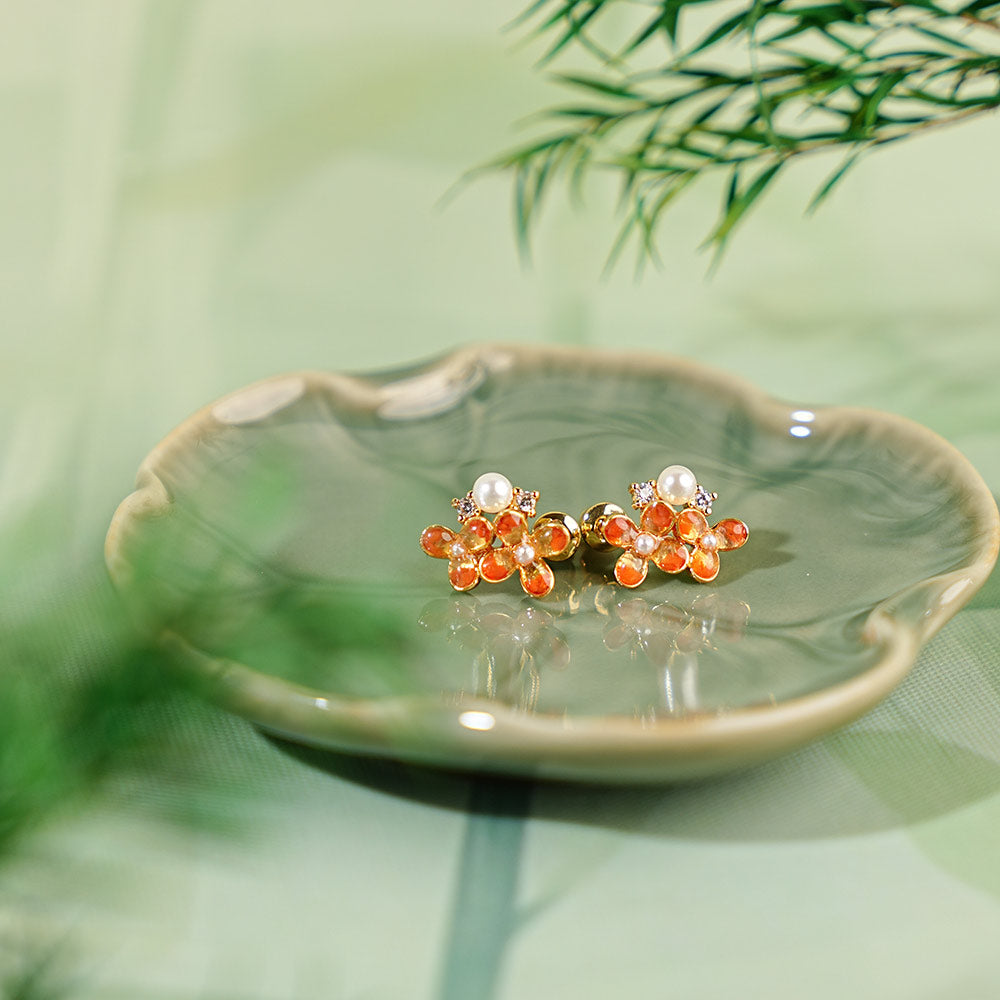 Studs – Pearl & Four-Leaf, Vibrant Red