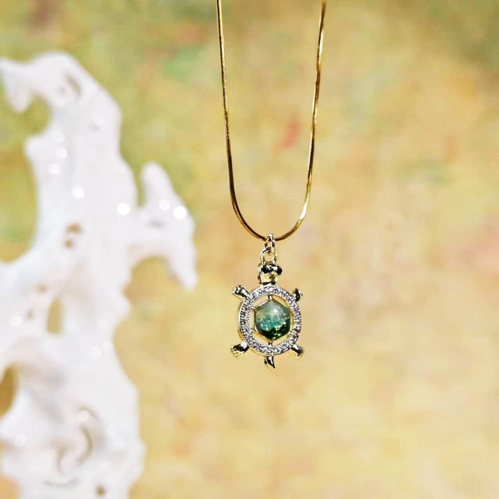 Openwork Tortoise Necklace – Emerald Green