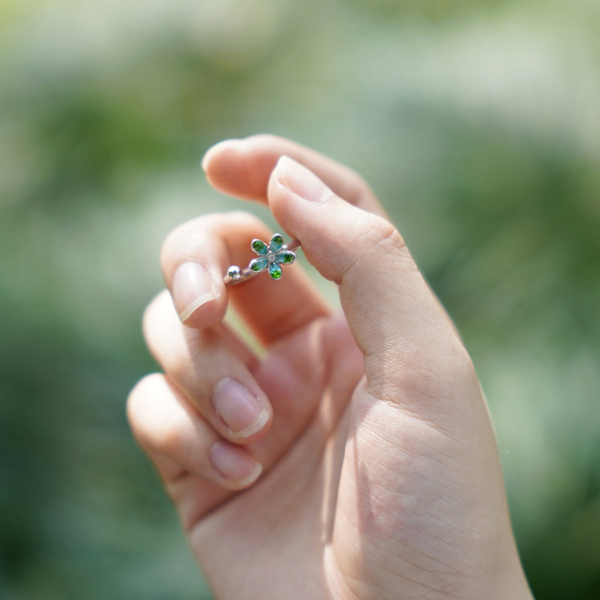 Ring – Emerald Daisy, Silver