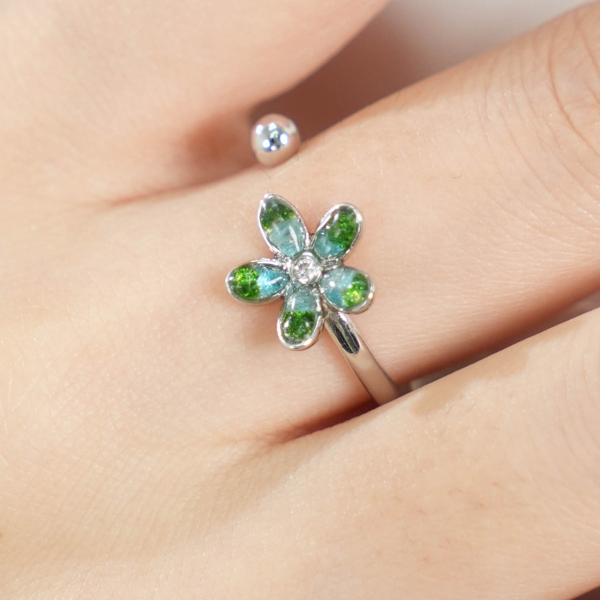 Ring – Emerald Daisy, Silver