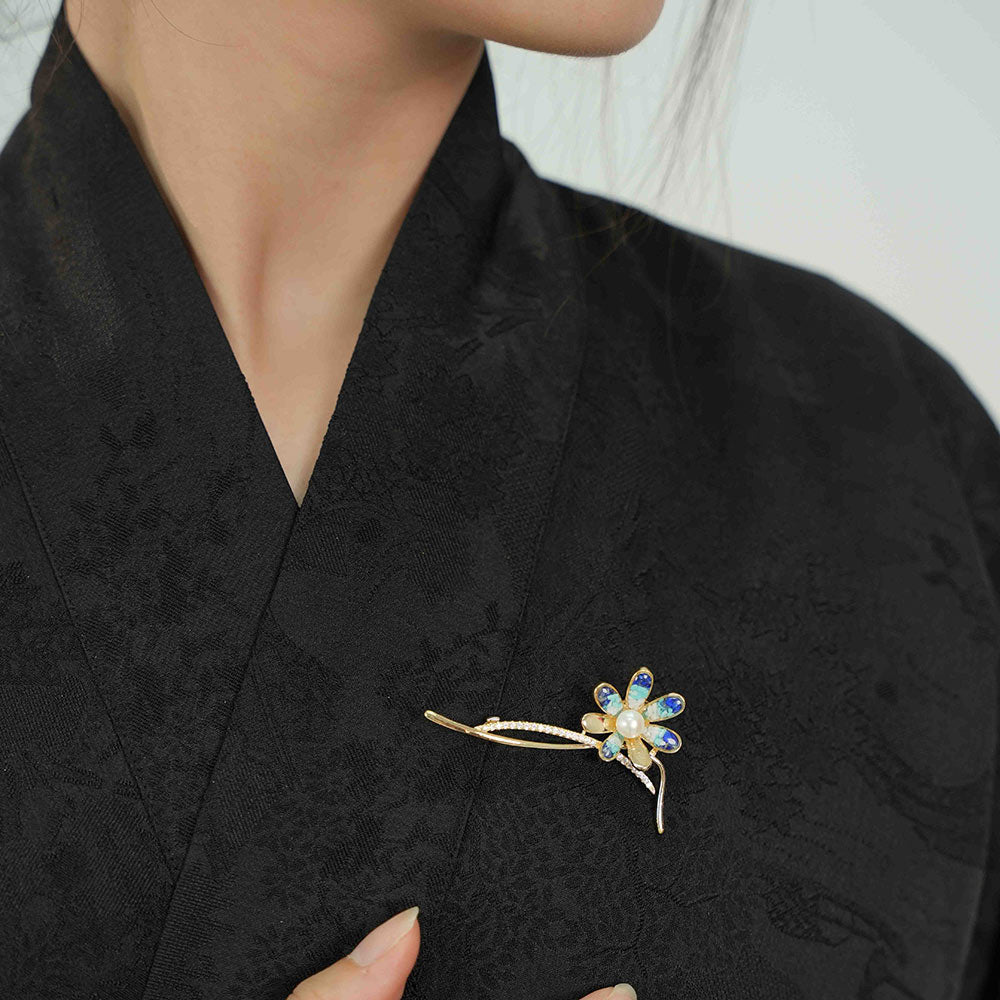 Clover Daisy Brooch – Blue & White