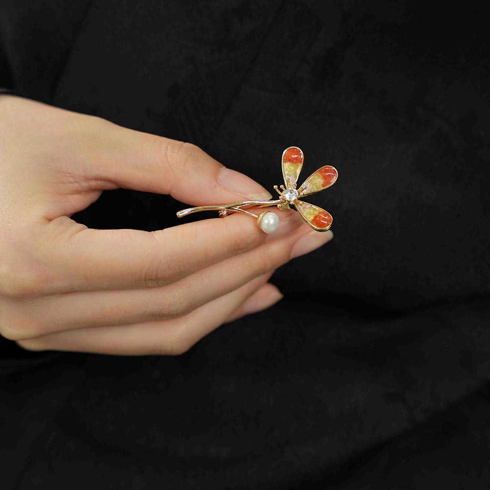 Clover Brooch – Prosperous Red