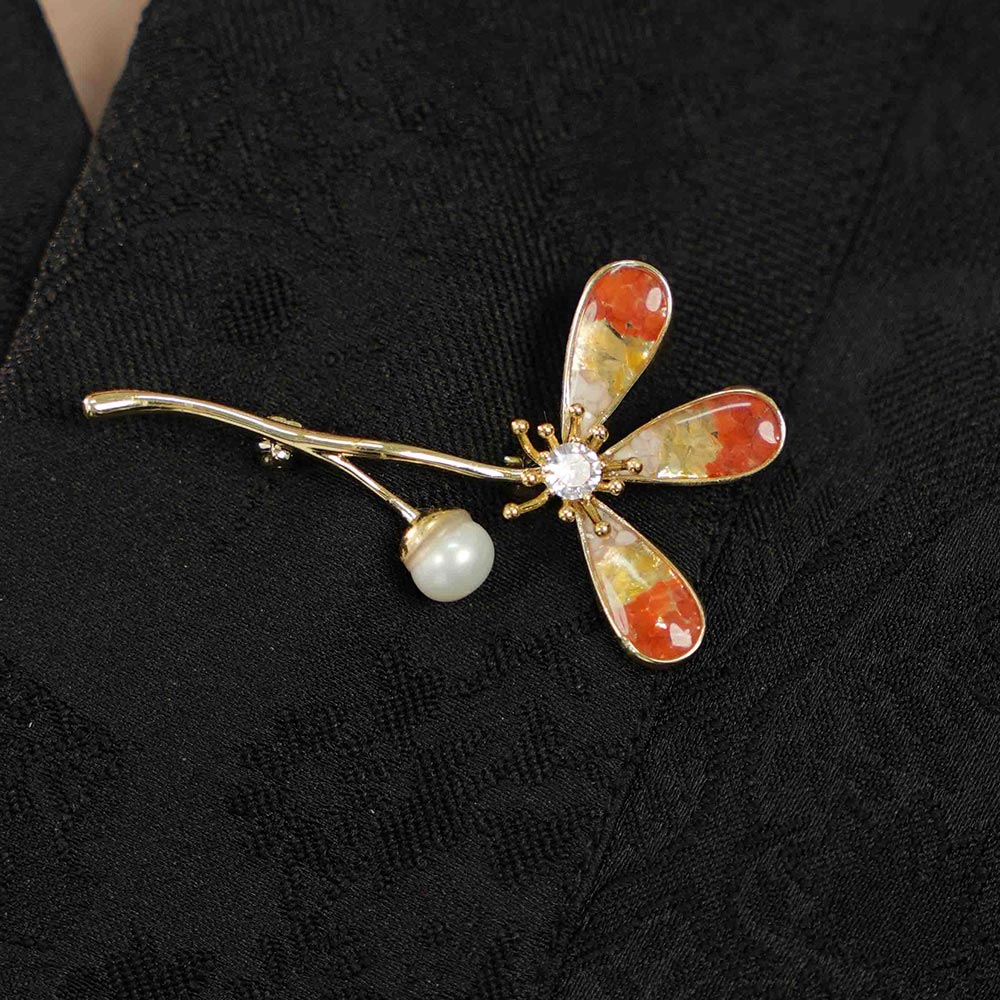 Clover Brooch – Prosperous Red