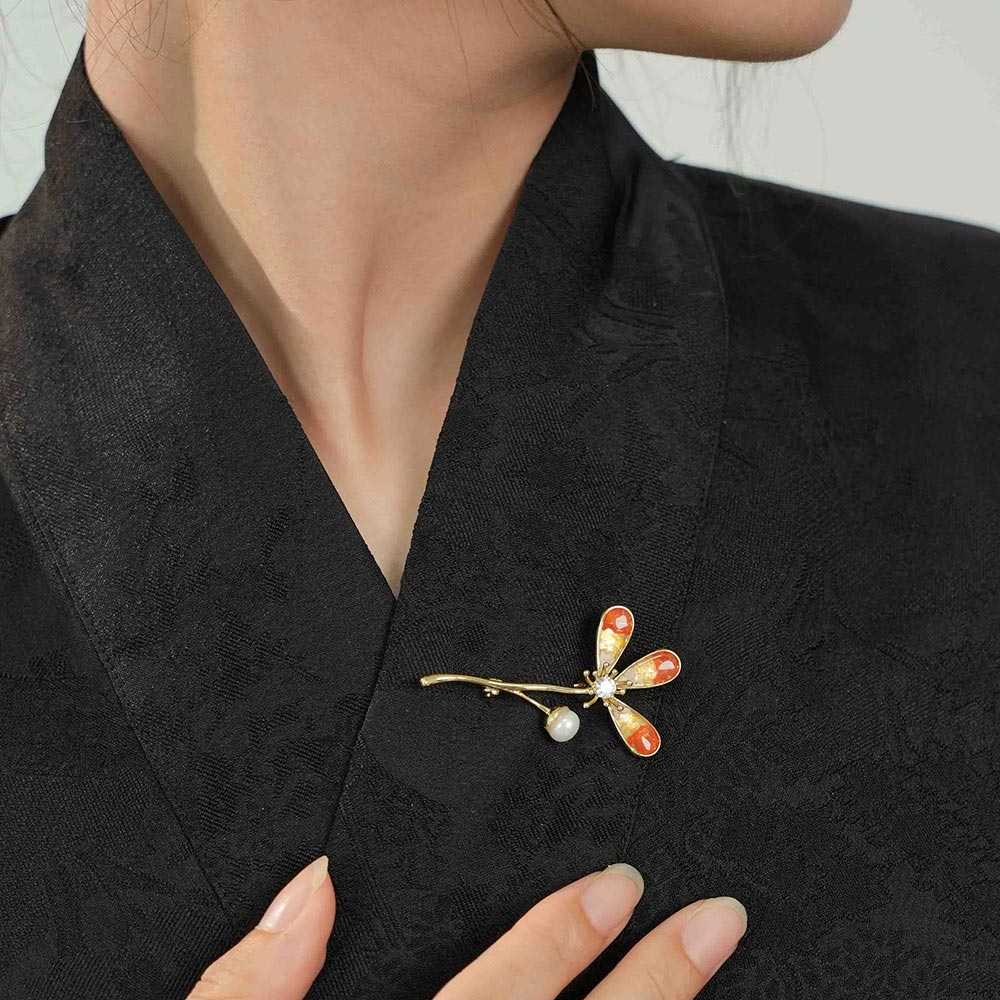 Clover Brooch – Prosperous Red
