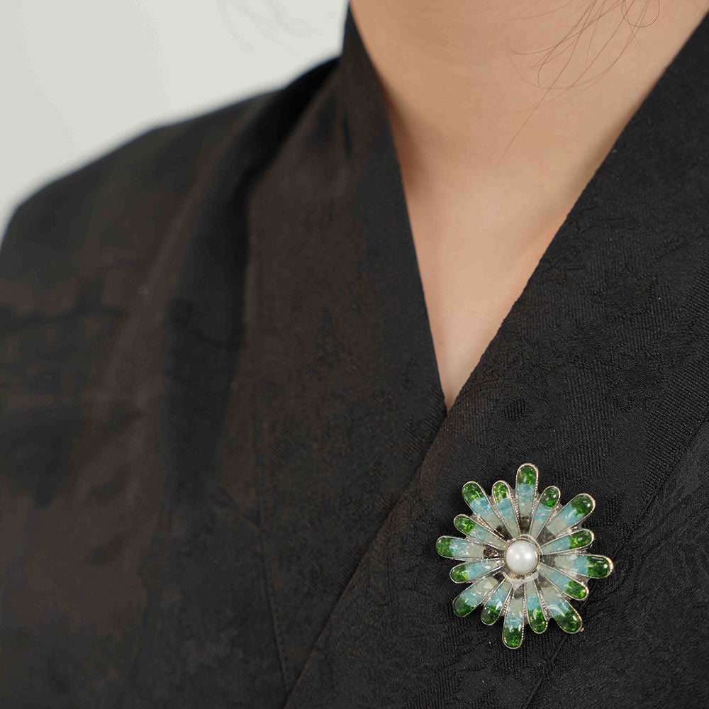 Jade Green Chrysanthemum Brooch